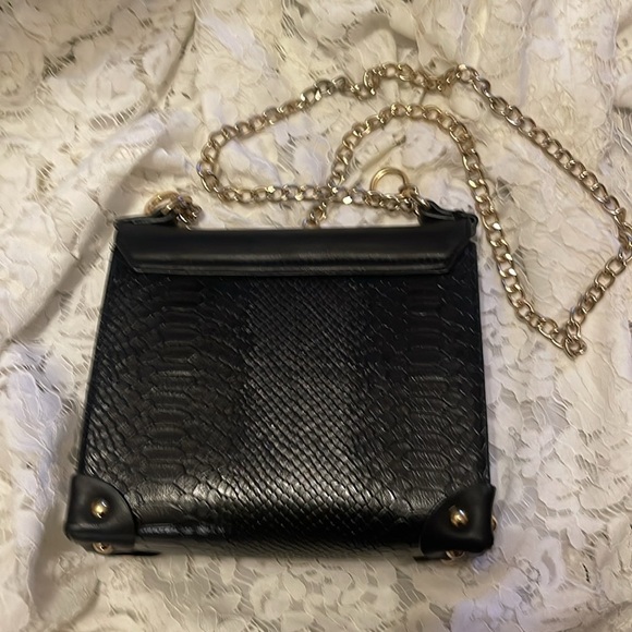 LD Tuttle Crossbody Purse - Picture 2 of 4